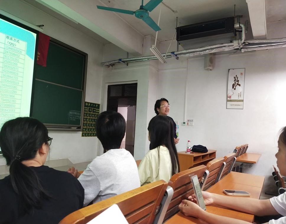 美女av影片