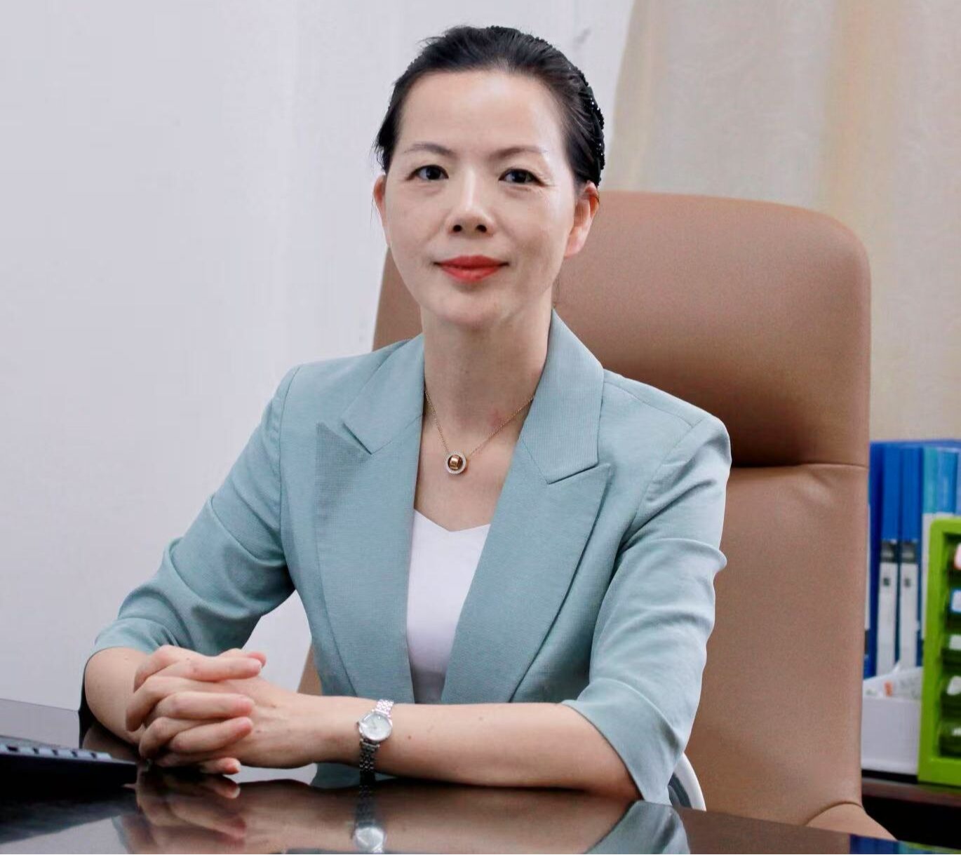 美女av影片