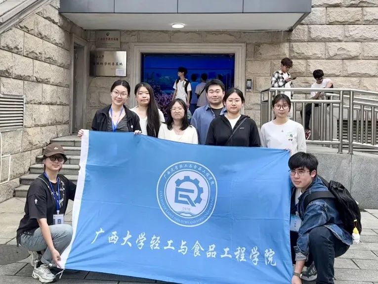 美女av影片